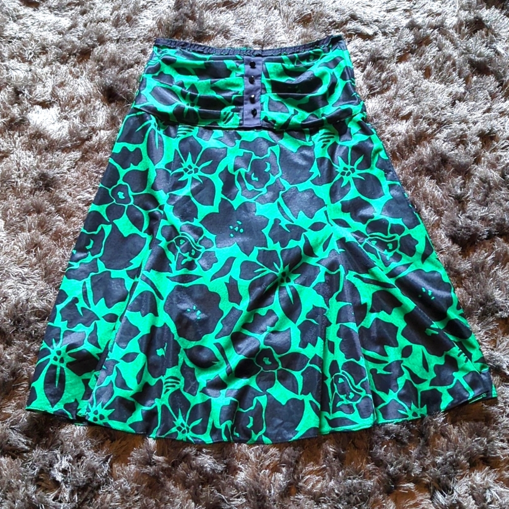 Vintage retro A-line skirt in green and black floral